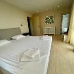 Luxury House On Buzhaka 别墅 *