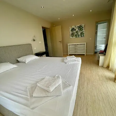 Luxury House On Buzhaka 빌라 *