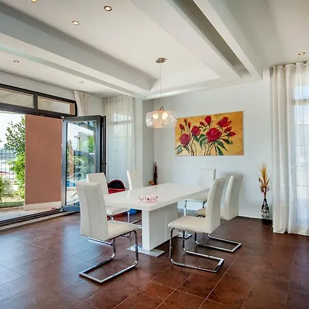 Luxury House On Buzhaka 소조폴