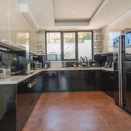 Luxury House On Buzhaka 빌라