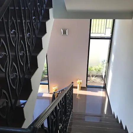 Вилла Luxury House On Buzhaka